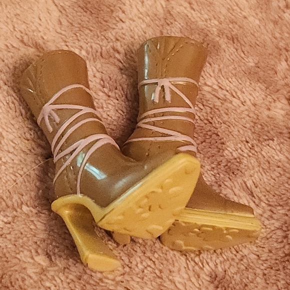 Barbie 2004 My Scene Nolee Getting Ready My Room Tan & Purple Boots "Tie-Up" - Picture 11 of 11